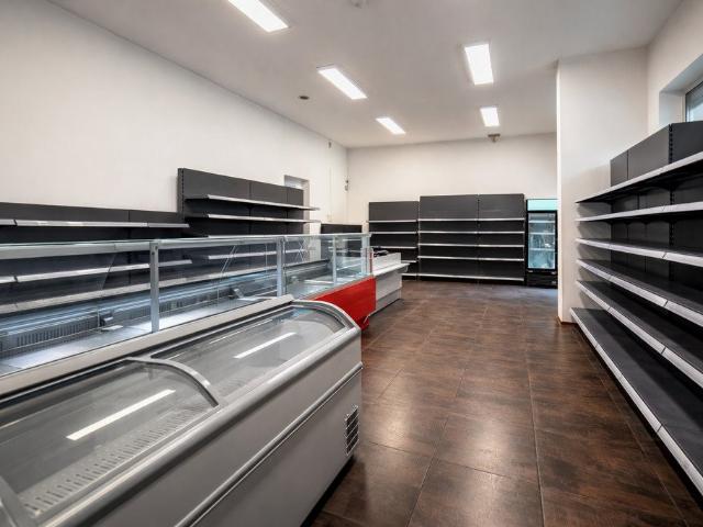Lokal użytkowy 73,83 m² z dużymi witrynami i potencjałem