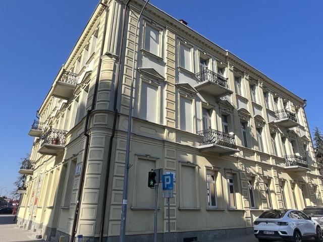 Lokal użytkowy 130 m² z 3 wejściami, kamienica