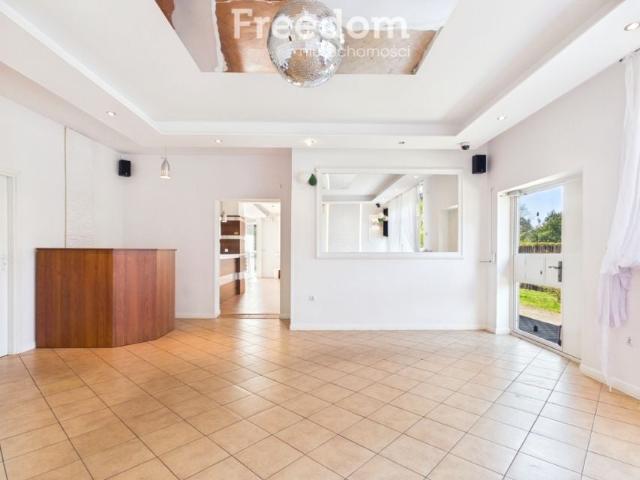 Lokal użytkowy 157,60 m², Borki