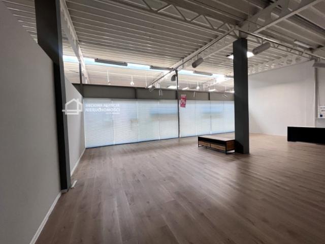 Lokal użytkowy 135 m², Rumia