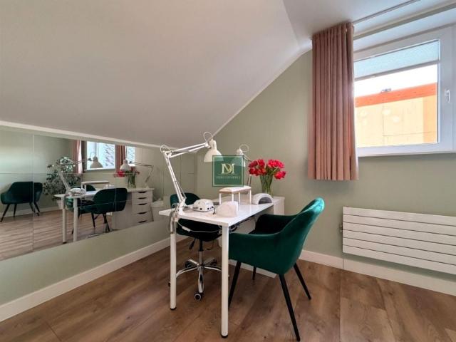 33A 17 m², Police