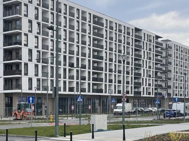 Lokal użytkowy w Ursusie z witrynami i dużym potencjałem