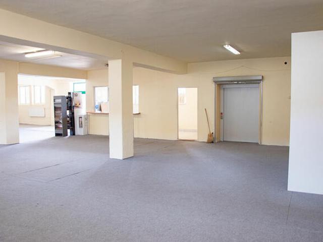 Lokal użytkowy, handlowo – usługowy o powierzchni 1655 m2