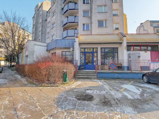 Lokal użytkowy na sprzedaż w Fabrycznej, 62 m2, duże przeszklenia