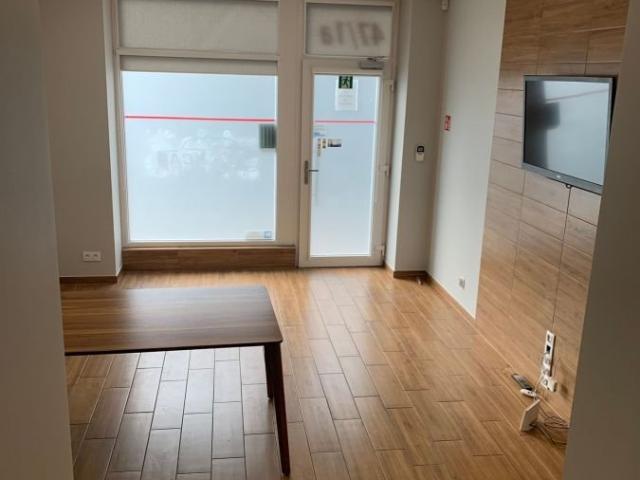 Sprzedam lokal użytkowy po remoncie 38 m² w Legnicy