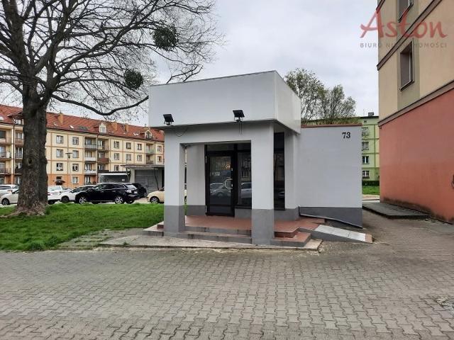 Lokal użytkowy przy głównej ulicy z dużą witryną