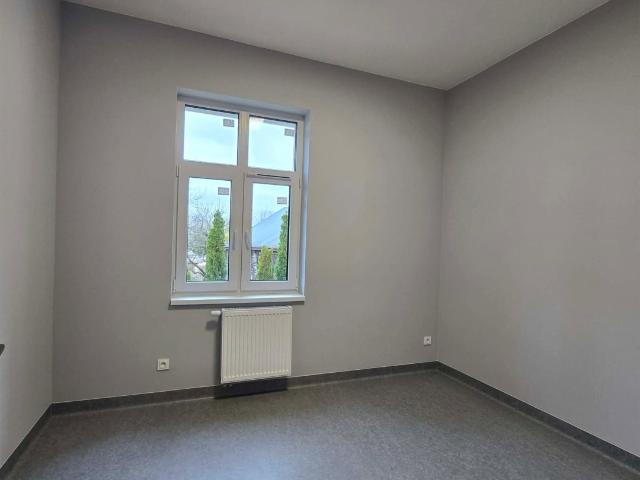 Lokal usługowo biurowy 40 m2 z parkingiem i garażem