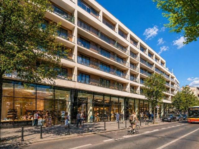 Lokal usługowy 73 m2 w centrum Łodzi z wysokimi witrynami