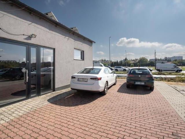 Lokal usługowy 70 m2 z parkingiem i świetną komunikacją