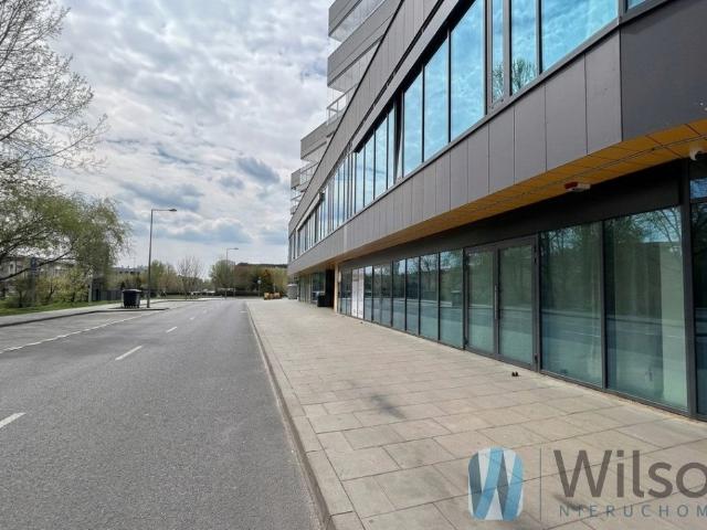 Lokal usługowy 77 m² z witrynami, klimatyzacja, gotowy pod beauty