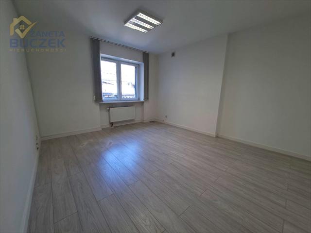 Lokal usługowy 80 m² z 3 pomieszczeniami i łazienką