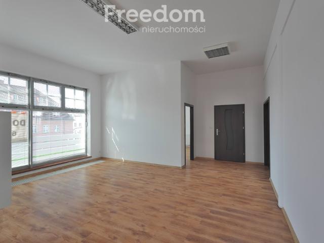 Lokal usługowy 98 m² w centrum Jeleniej Góry z witrynami