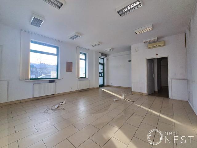 Lokal usługowy 115 m2 z witrynami i 9 pomieszczeniami