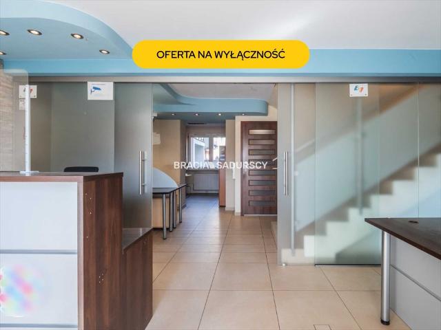 Lokal usługowy 164 m² z pełnym wyposażeniem i parkingiem