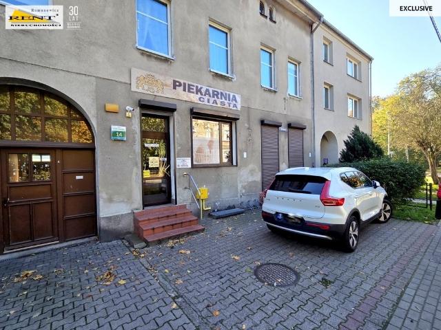 Lokal usługowy 185m2 z dużym parkingiem i wejściami