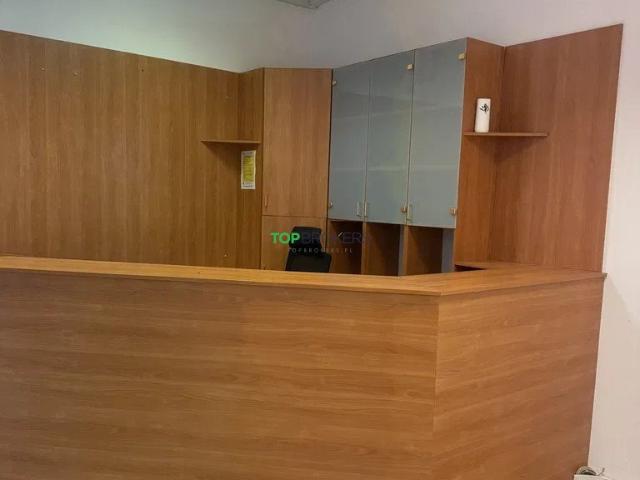 Lokal usługowy 189 m2 z witrynami, parking, klimatyzacja