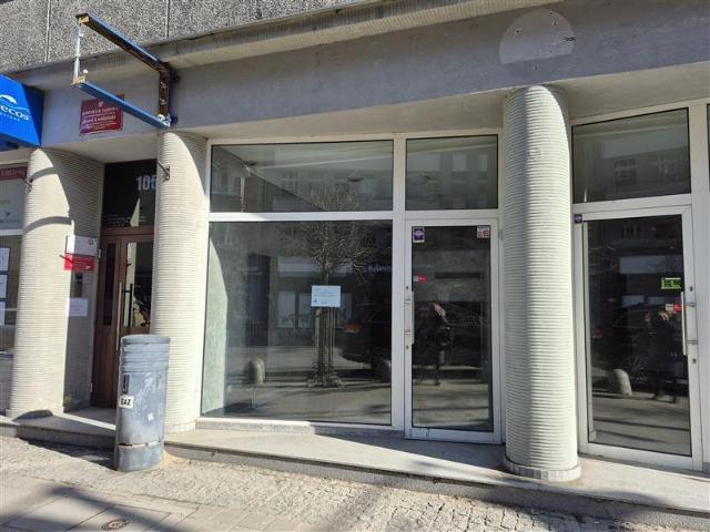 Na wynajem przestronny lokal usługowy 19 m² w centrum Gdyni