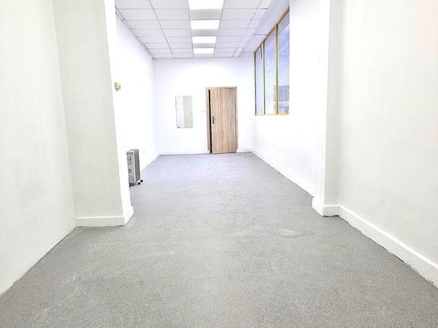 Lokal usługowy 35 m2 w centrum Podwisłocza, dostęp 24/7