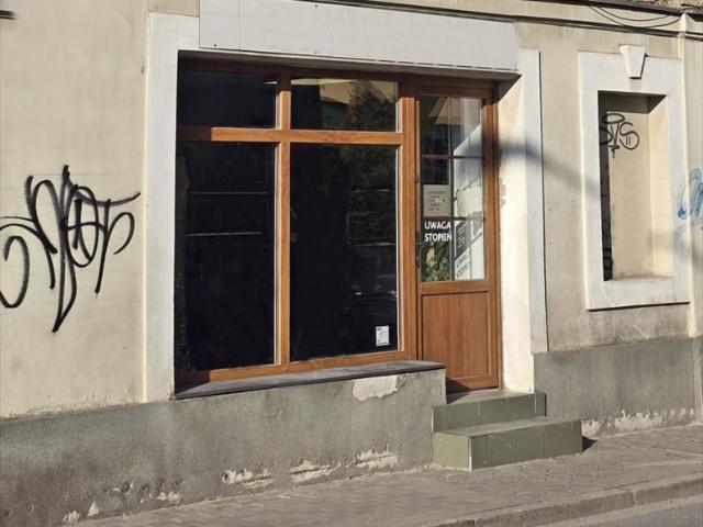 Lokal usługowy z dużą witryną i bezpośrednim wejściem