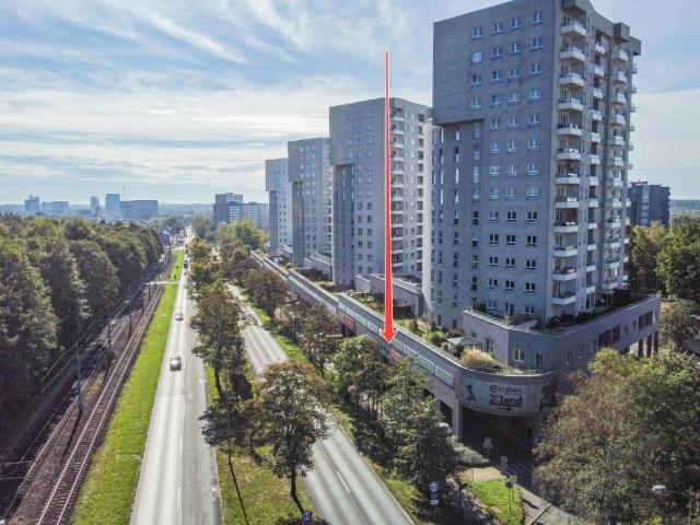 Lokal usługowy z witryną, klimatyzacją i parkingiem