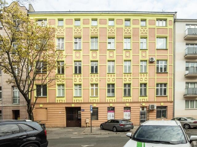 Lokal z witrynami w odrestaurowanej kamienicy!