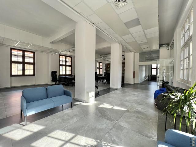 Lokal biurowy 254 m2 w zabytkowej kamienicy, klimatyzacja