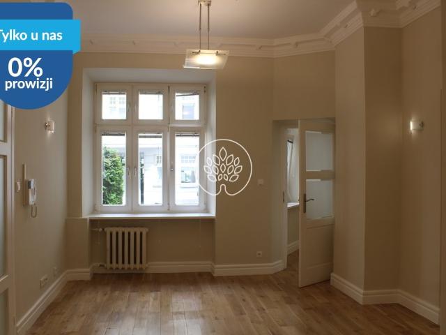 Lokal biurowy 95 m2 w centrum Warszawy z gabinetami