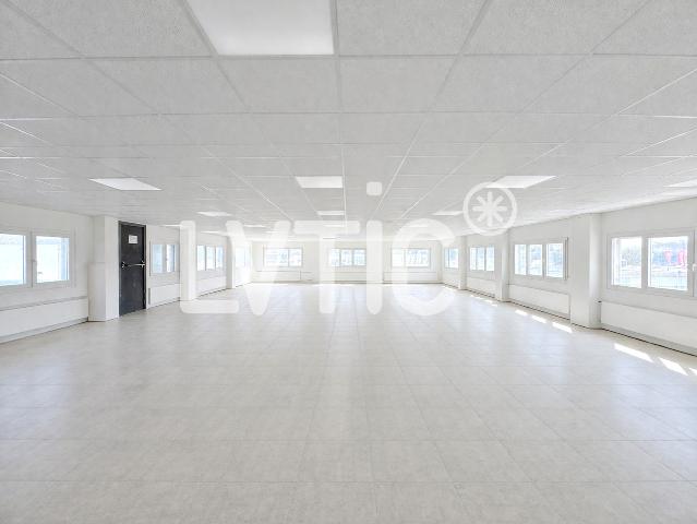 Lokal, Büro von 230 m2 und Terrasse von 70 m2 zu vermieten in Yverdon
