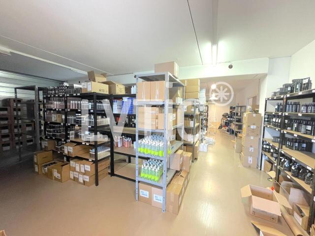 Lokal, Produktion, Lager, Büros von 330 m2 zu vermieten in Nyon