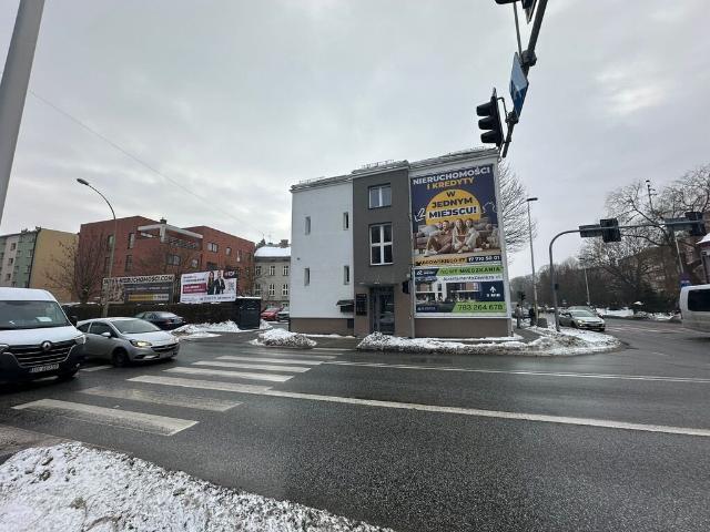 Lokale użytkowe na wynajem z parkingiem i reklamą