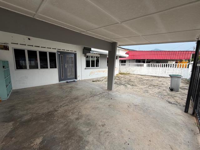 Lokasi tengah bandar akses jalan raya mudah pengangkutan awam senang