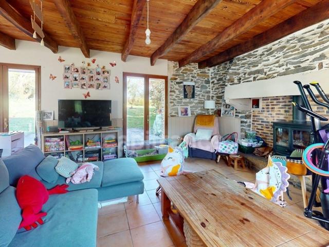 Lopérec 29 Longère pleine de cachet 110m² + combles aménageables Terrain 2500m²