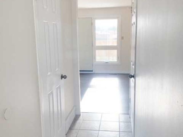 Lord Nelson Apartments 3 Bedroom Home for Rent at 217 Admiral Dr, London, ON N5V 1H9 Argyle