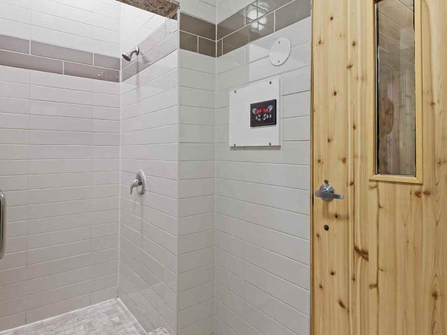 Lord Richmond Studio Apartment for Rent at 851 Richmond Rd, Ottawa, ON K2A 3X2 Westboro