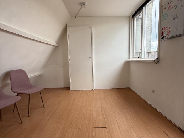 Lorentzstraat Ruime kamer met dakterras K4