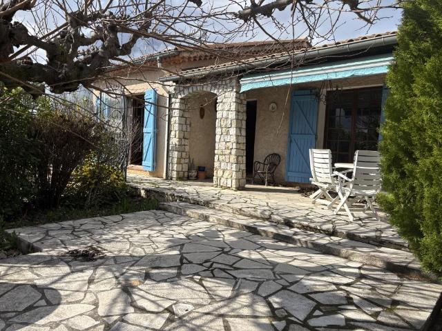 Lorgues, Maison traditionnelle sur 1100 m² de terrain 94m² Lorgues