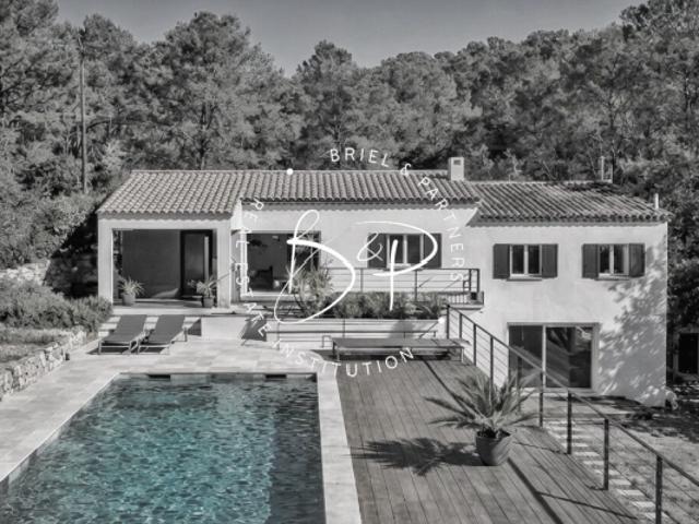 LORGUES Maison contemporaine avec piscine, vue dégagée et prestations de qualité