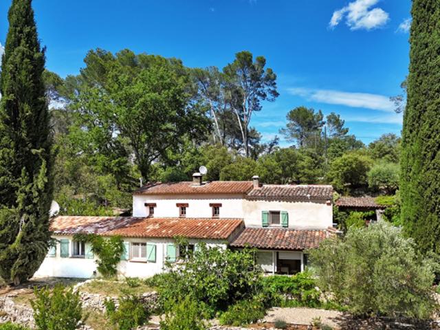 LORGUES: maison de charme et caractère 4 chambres, 4500 m² de parc avec piscine