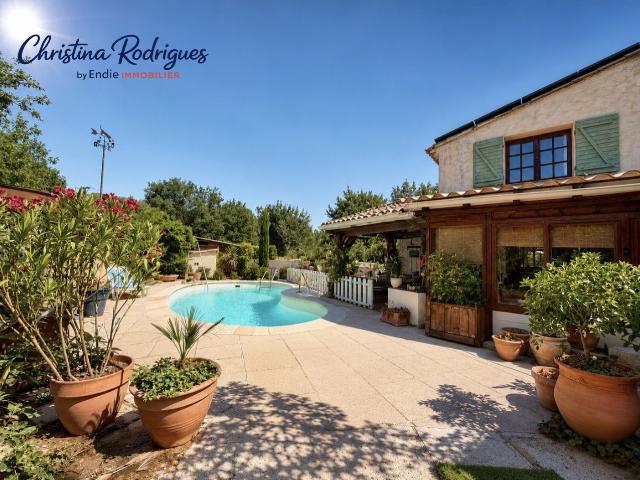 LORGUES Bastidon provençal T5 avec piscine