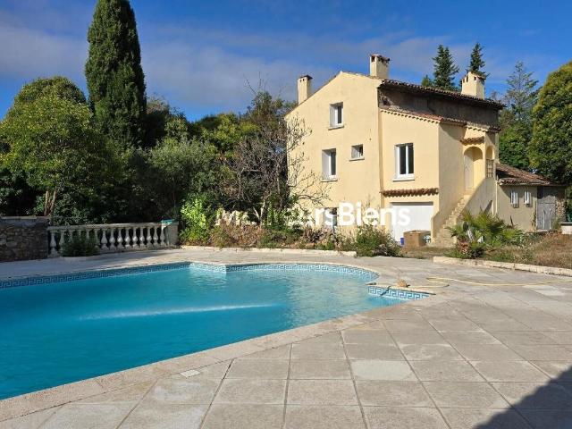 Lorgues — Domaine de 16 000 m² avec deux habitations, piscin. m² Lorgues