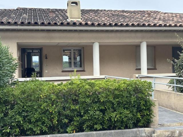 Lorgues, Joli Appartement très Lumineux avec une Terrasse