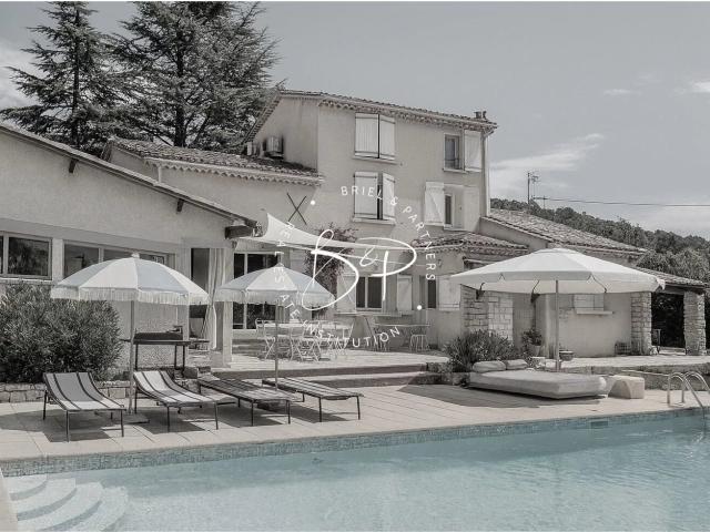 Lorgues, propriete, 4 chambres sur 4600 m² de terrain, piscine
