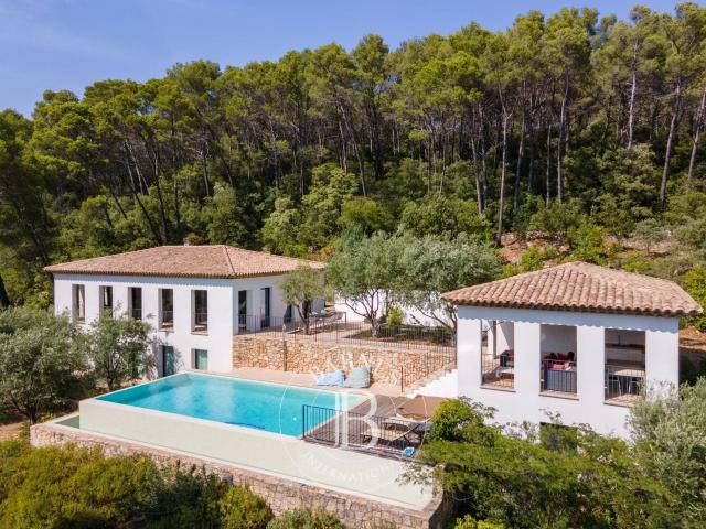 Lorgues – Villa d’architecte contemporaine avec vue dominant. 220m² Lorgues
