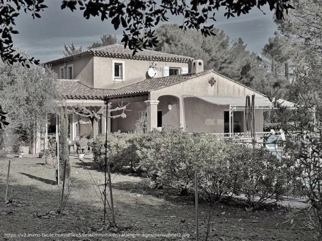 Lorgues, Villa 4 chambres, piscine sur terrain clos et plat de 3000 m²