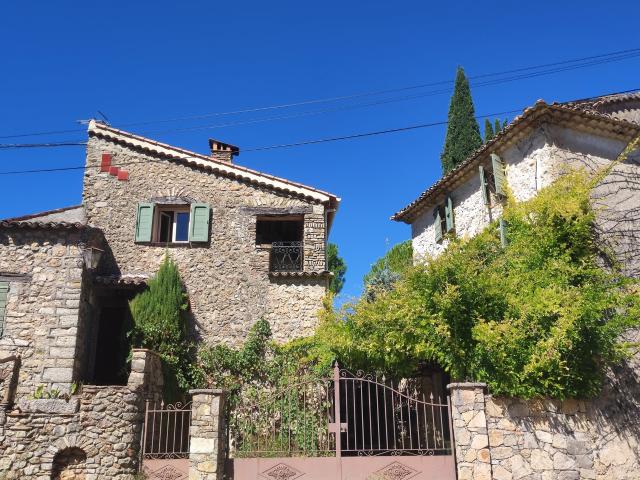 Lorgues, 2 maisons en pierre avec sa jolie piscine 161m² Lorgues