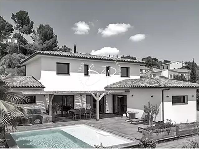 Lorgues 83510 Achat / Vente maison 6 pièces t6 au dernier étage piscine