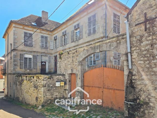 LORMES Morvan – Ancien hôtel particulier du XVIIIᵉ siècle – 780 m² de caractère à restaurer