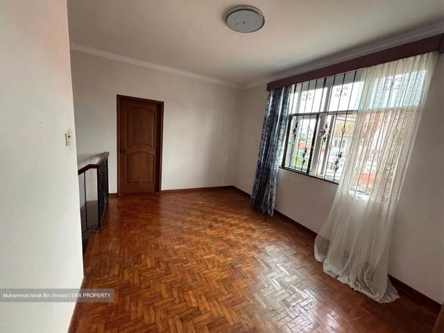 Lorong 106 Changi D15, Semi