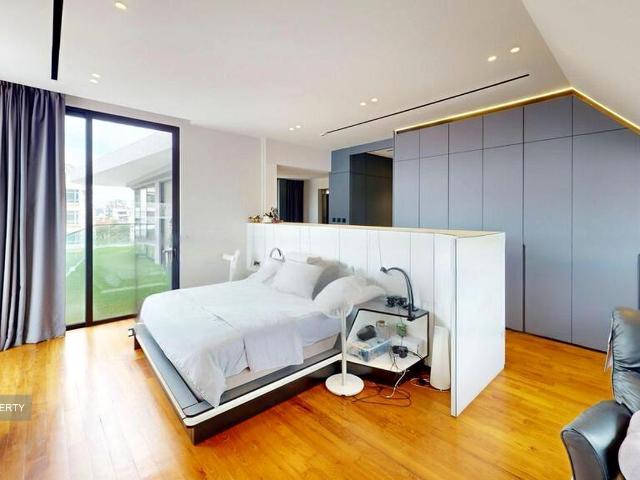 Lorong K Telok Kurau D15, Semi