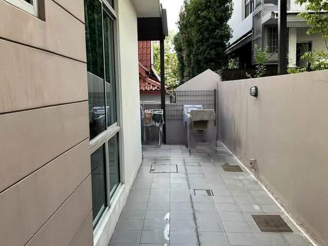 Lorong Marican D14, Semi